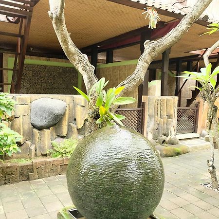 Kerti Beach Bungalow And Restaurant パダンバイ エクステリア 写真