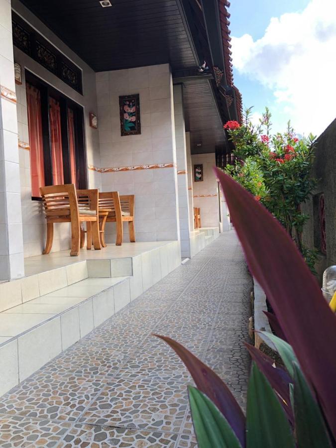 Kerti Beach Bungalow And Restaurant パダンバイ エクステリア 写真