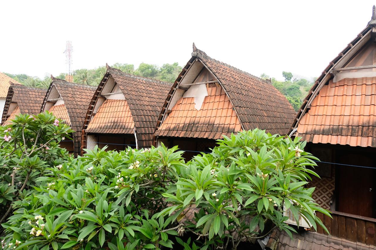 Kerti Beach Bungalow And Restaurant パダンバイ エクステリア 写真