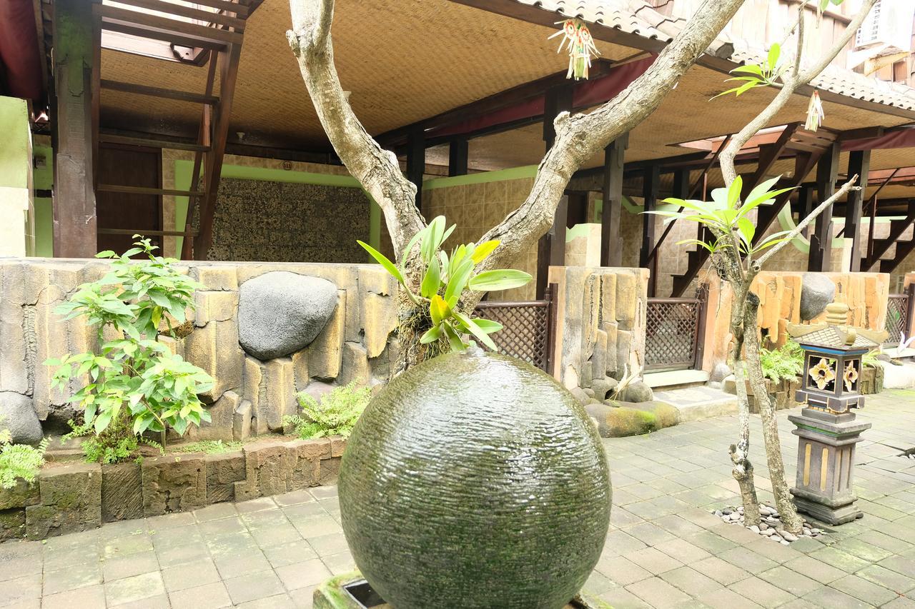 Kerti Beach Bungalow And Restaurant パダンバイ エクステリア 写真