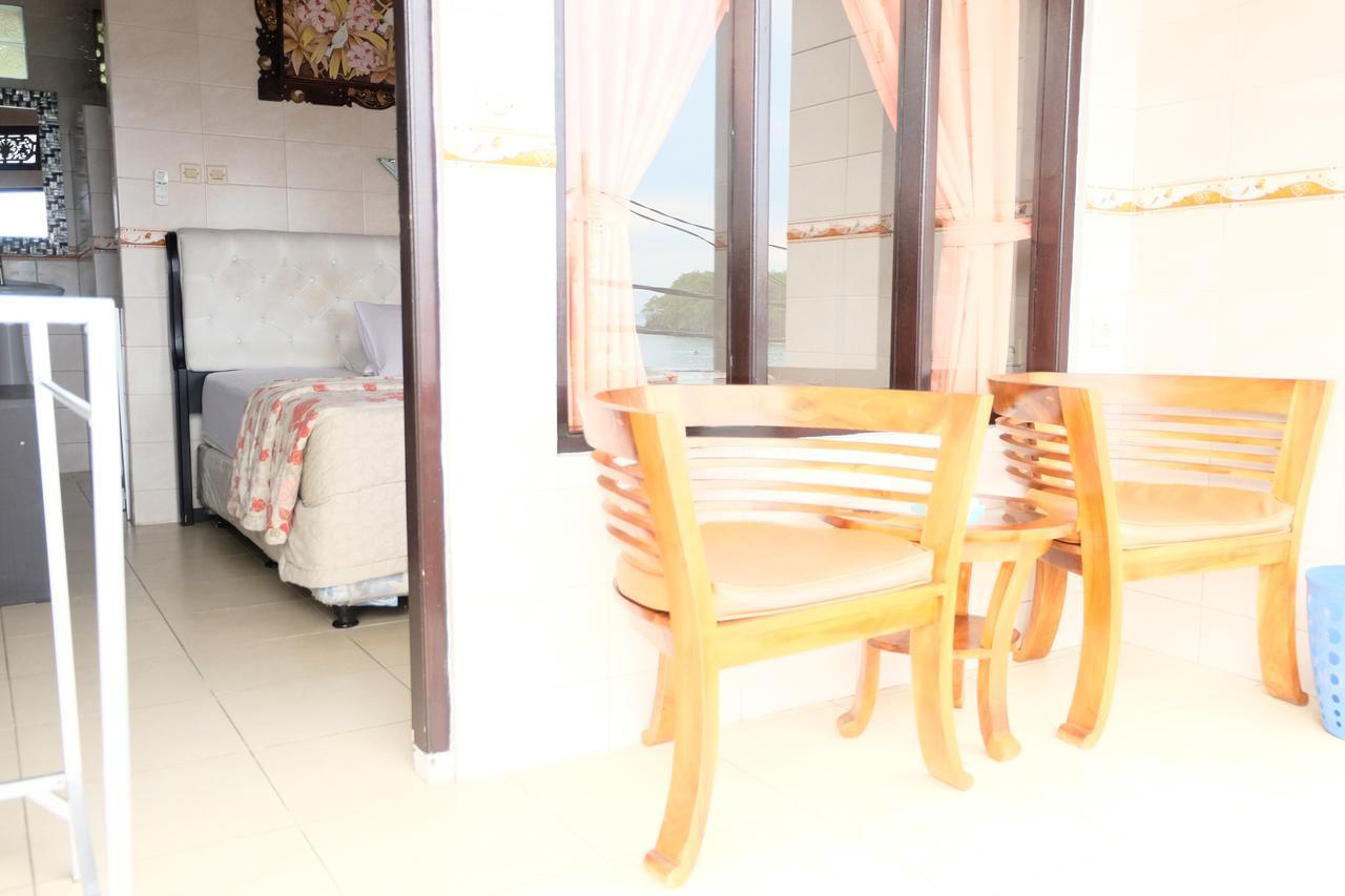 Kerti Beach Bungalow And Restaurant パダンバイ エクステリア 写真