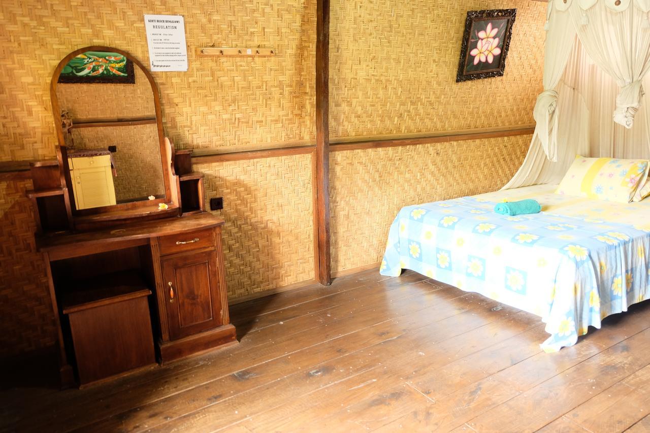 Kerti Beach Bungalow And Restaurant パダンバイ エクステリア 写真